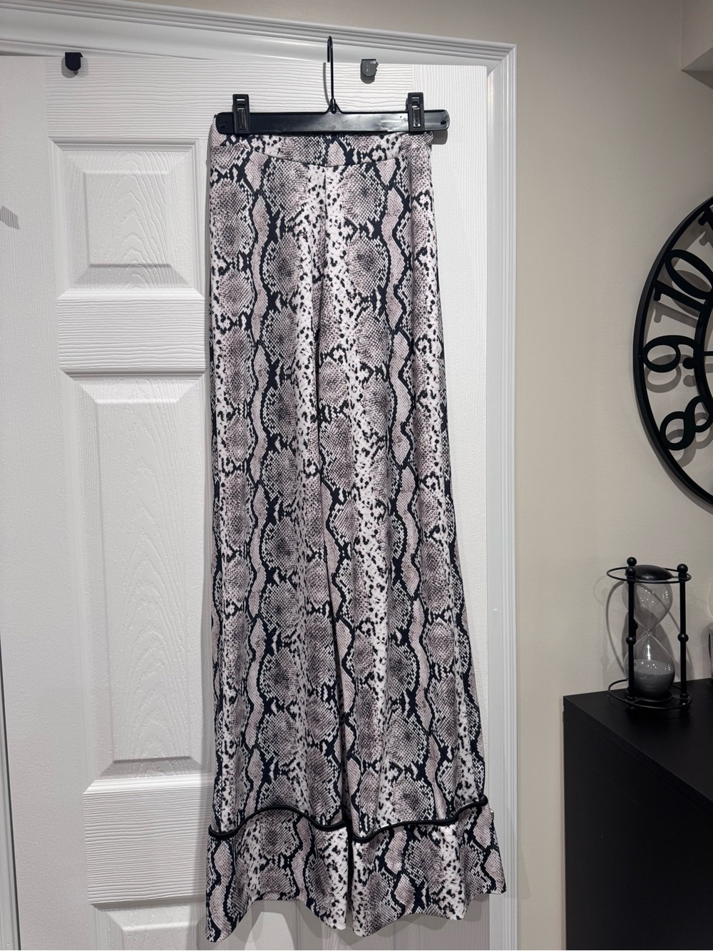 Boohoo Black and gray snake print wide leg pants